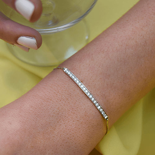 צמיד טניס זהב עם חוליות דקות ושורת יהלומים טבעיים במרכז 0.40 קראט