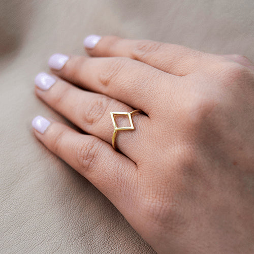 טבעת זהב צהוב "מעויין"