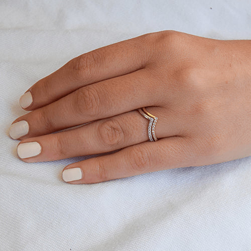 טבעת יהלומים "וי"