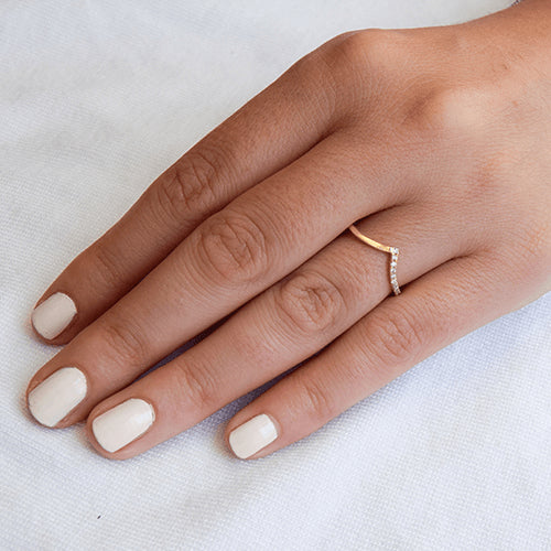 טבעת יהלומים "וי"