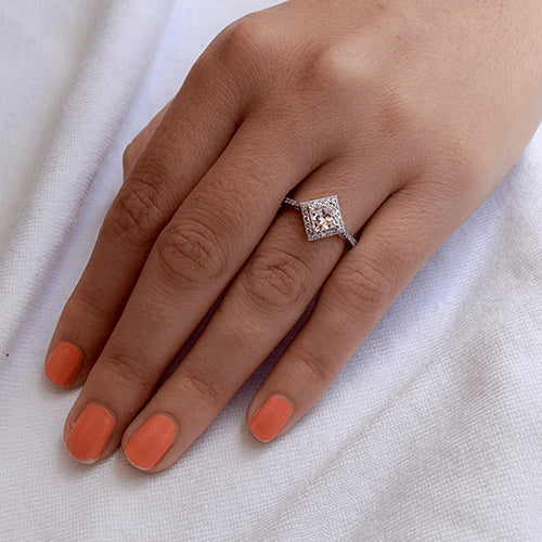 טבעת אירוסין "אמילי" בעיצוב וינטאג' ייחודי