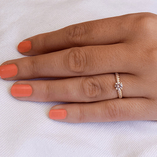 טבעת אירוסין קלאסית "אלכס" זהב צהוב ושיבוץ יהלומים