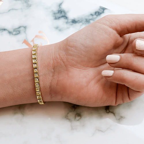 צמיד טניס מרובע מזהב עם יהלומים שוקולד טבעיים במשקל כולל של שני קראט