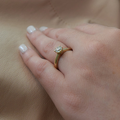 טבעת אירוסין סוליטר זהב צהוב "יולי"