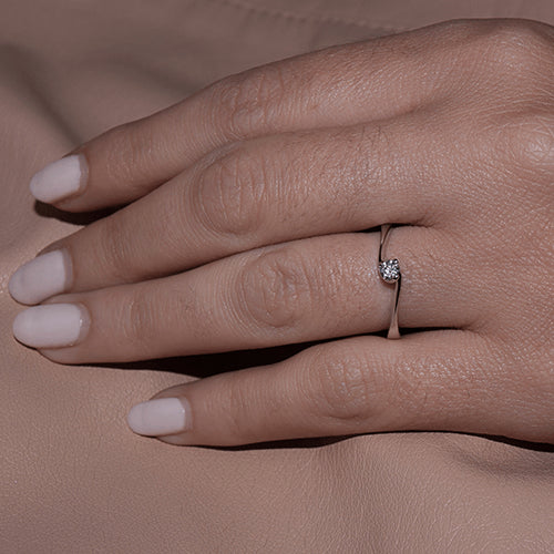 טבעת אירוסין זהב לבן "בטי"