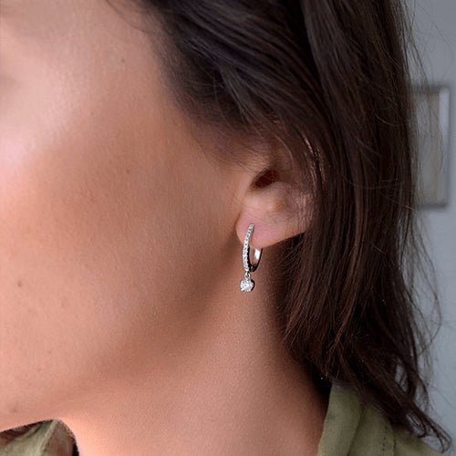 עגילי יהלומים נופלים המשובצים