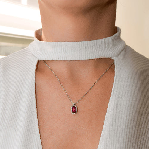 שרשרת זהב עם תליון טורמלין ורוד והילה של יהלומים טבעיים מסביב