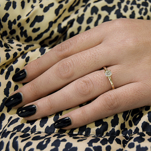 טבעת אירוסין "מרי" זהב לבן