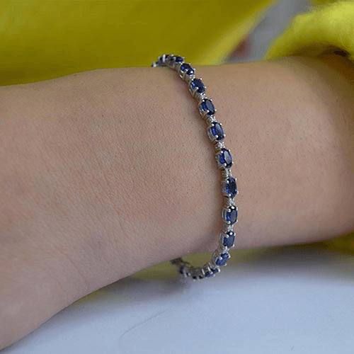 צמיד טניס משובץ יהלומים טבעיים וספירים במשקל 8.40 קראט