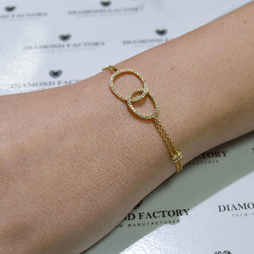 צמיד אינפיניטי מזהב לבן עם שתי לולאות משובצות יהלומים טבעיים לכל אורכו