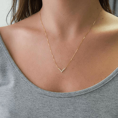 שרשרת יהלום "וי"