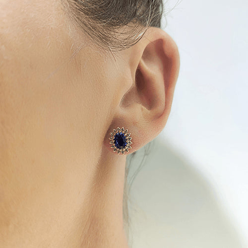 עגילי דיאנה זהב לבן צמודים עם ספירים טבעיות בחיתוך אובלי ויהלומים