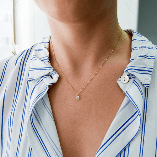 תליון יהלום סוליטר מיוחד על שרשרת זהב קלאסית