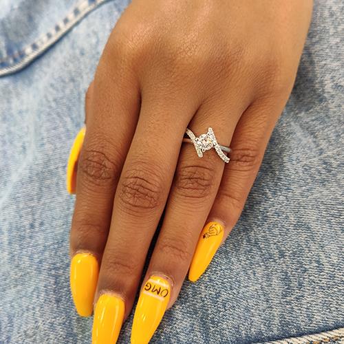 טבעת אירוסין טוויסט זהב לבן "מייגן"