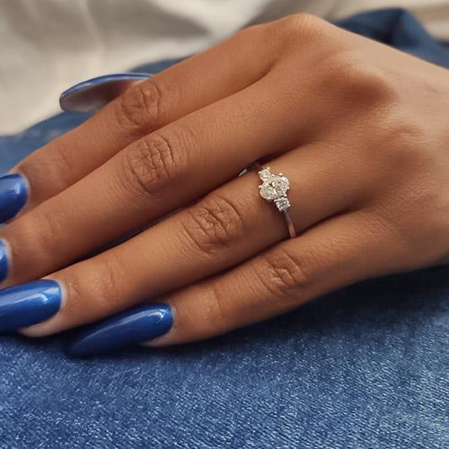 טבעת "אובל 3 יהלומים" זהב צהוב