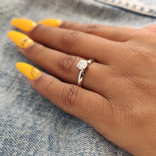 טבעת אירוסין סוליטר זהב לבן "מדונה" 0.51