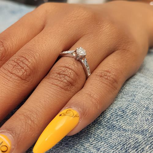 טבעת אירוסין סוליטייר זהב לבן "קלי"