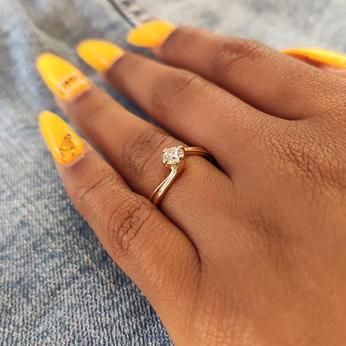 טבעת אירוסין זהב צהוב "שירי" 0.31 מתאימה לנשים מיוחדות
