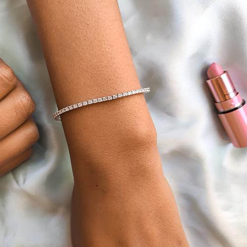 צמיד טניס זהב לבן עם שיבוץ שיניים משובץ יהלומים טבעיים במשקל של 3 קראט