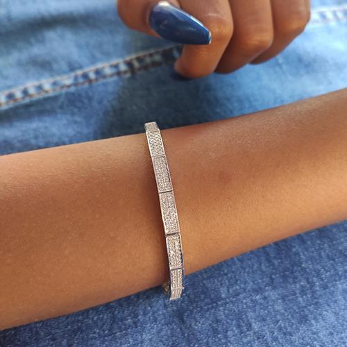 צמיד טניס קשיח מזהב לבן משובץ יהלומים טבעיים 2.50 קראט לאורך כל החוליות