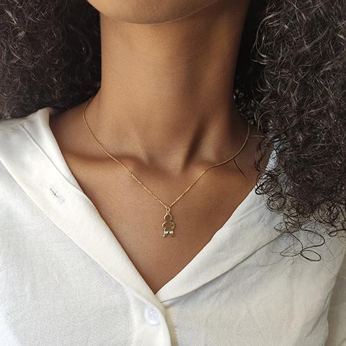 שרשרת זהב עם תליון בעיצוב ילד/בן המשובץ יהלומים טבעיים