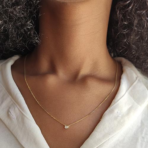 שרשרת יהלום טיפה טבעי בשיבוץ Bezel מזהב בעיצוב נקי אלגנטי לכל הופעה