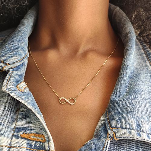 שרשרת אינפיניטי מזהב משובצת יהלומים טבעיים 0.15 קראט בעיצוב אלגנטי ונצחי