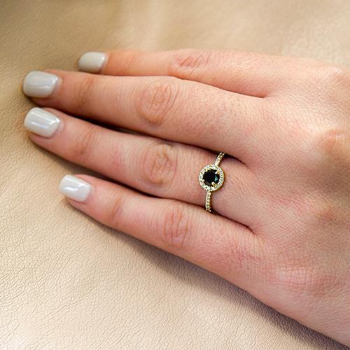 טבעת אירוסין "מיה יהלומים שחורים"