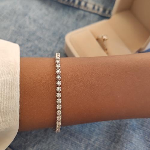 צמיד טניס כתר זהב משובץ יהלומים טבעיים במשקל 5.01 קראט