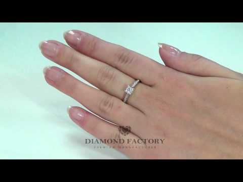 טבעת אירוסין פרינסס זהב צהוב המשובצת ביהלום מרובע בלב הטבעת