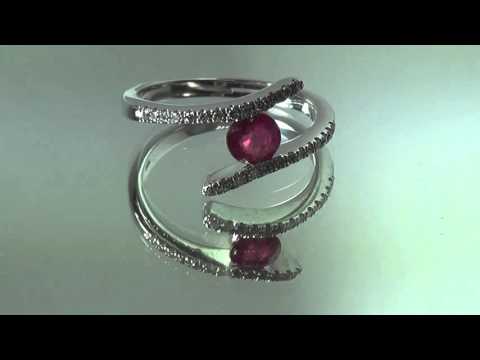 טבעת אירוסין טוויסט בשיבוץ רובי אדומה