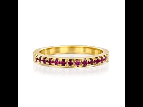 טבעת זהב צהוב משובצת שורת אבני רובי טבעיות בגוון אדום עמוק